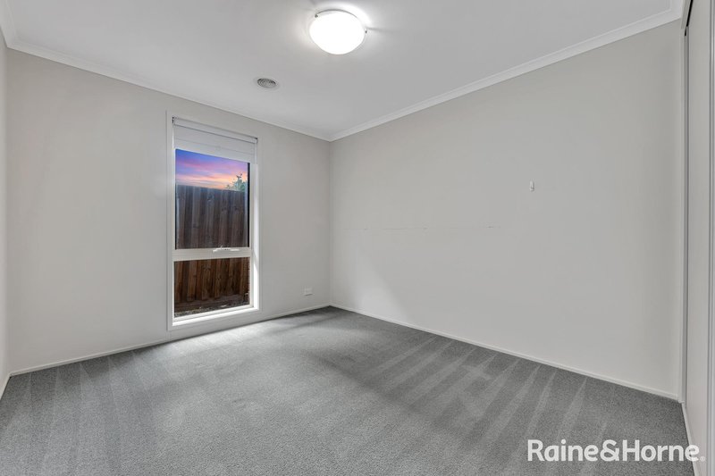 Photo - 12 Spinningdale Close, Seabrook VIC 3028 - Image 11