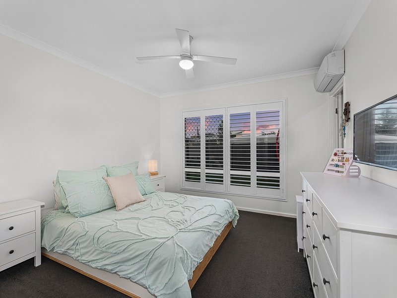 Photo - 12 Splendid Drive, South Ripley QLD 4306 - Image 12