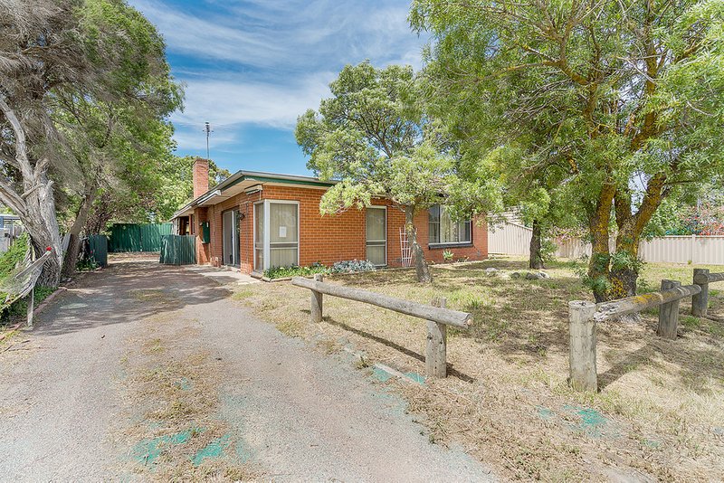 Photo - 12 Springs Road, Donnybrook VIC 3064 - Image 2