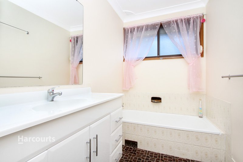 Photo - 12 St James Crescent, Dapto NSW 2530 - Image 4