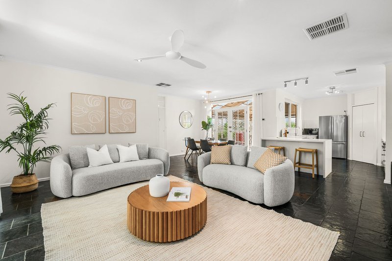 Photo - 12 St Vincent Close, Aberfoyle Park SA 5159 - Image 6
