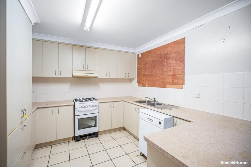 Photo - 12 Stewart Street, Urangan QLD 4655 - Image 3
