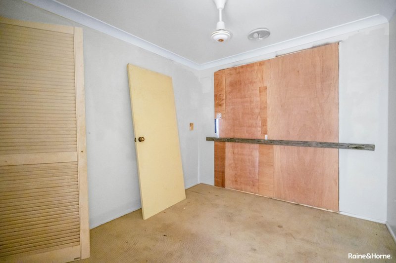 Photo - 12 Stewart Street, Urangan QLD 4655 - Image 4