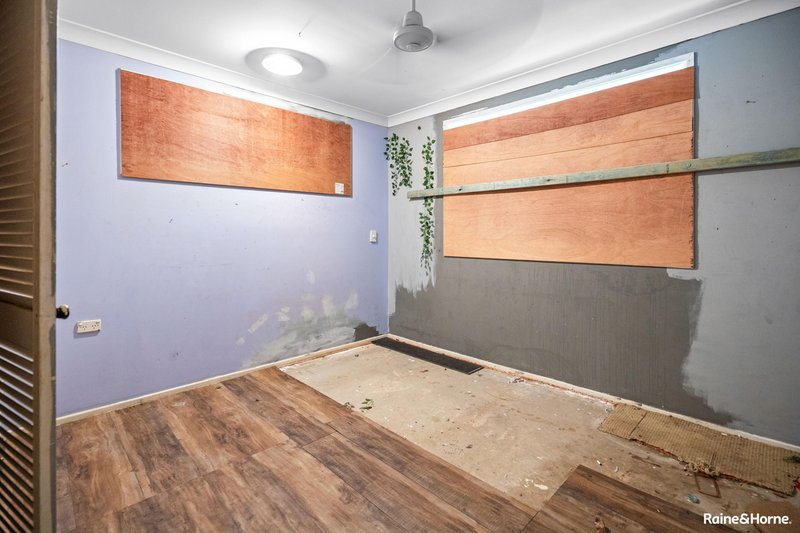 Photo - 12 Stewart Street, Urangan QLD 4655 - Image 6