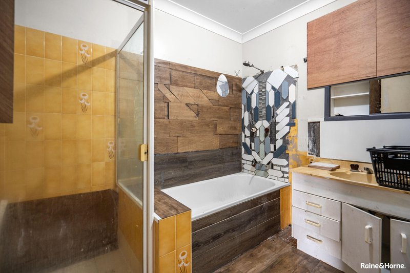 Photo - 12 Stewart Street, Urangan QLD 4655 - Image 7