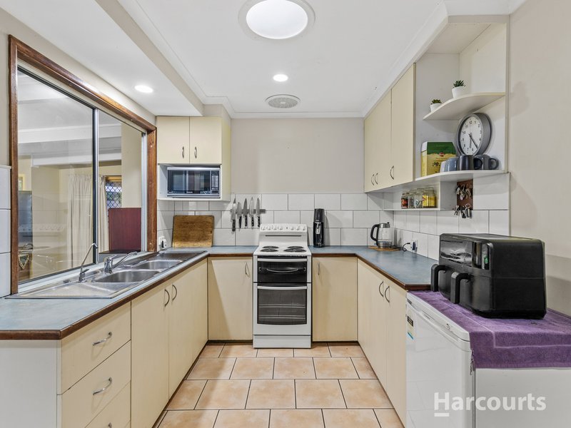 Photo - 12 Strathallen Drive, Boronia Heights QLD 4124 - Image 5