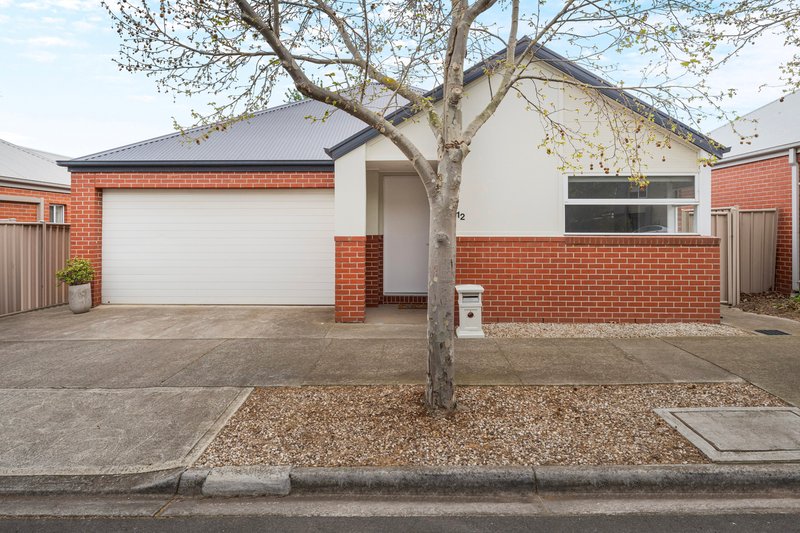 12 Strathvea Lane, Caroline Springs VIC 3023