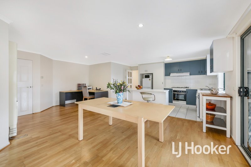 Photo - 12 Stratus Court, Hampton Park VIC 3976 - Image 7