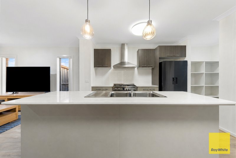 Photo - 12 Streamlet Boulevard, Tarneit VIC 3029 - Image 5