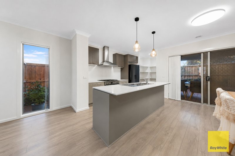 Photo - 12 Streamlet Boulevard, Tarneit VIC 3029 - Image 6