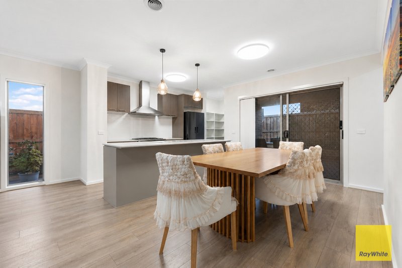 Photo - 12 Streamlet Boulevard, Tarneit VIC 3029 - Image 8