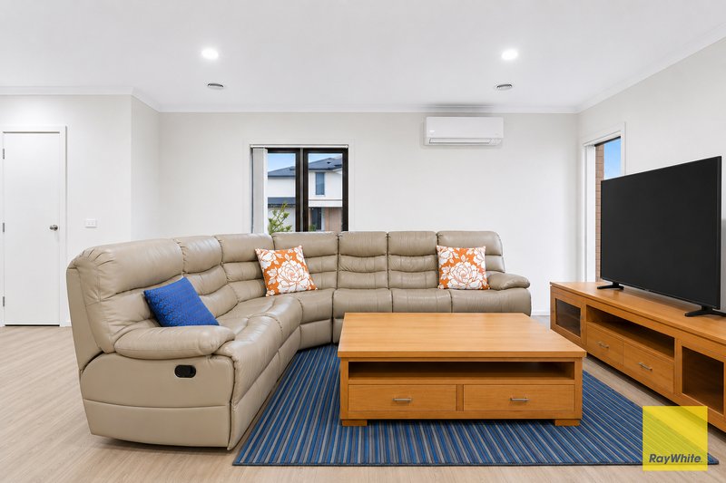 Photo - 12 Streamlet Boulevard, Tarneit VIC 3029 - Image 10