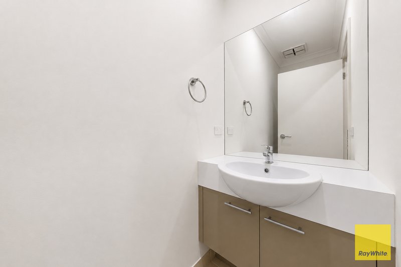 Photo - 12 Streamlet Boulevard, Tarneit VIC 3029 - Image 12