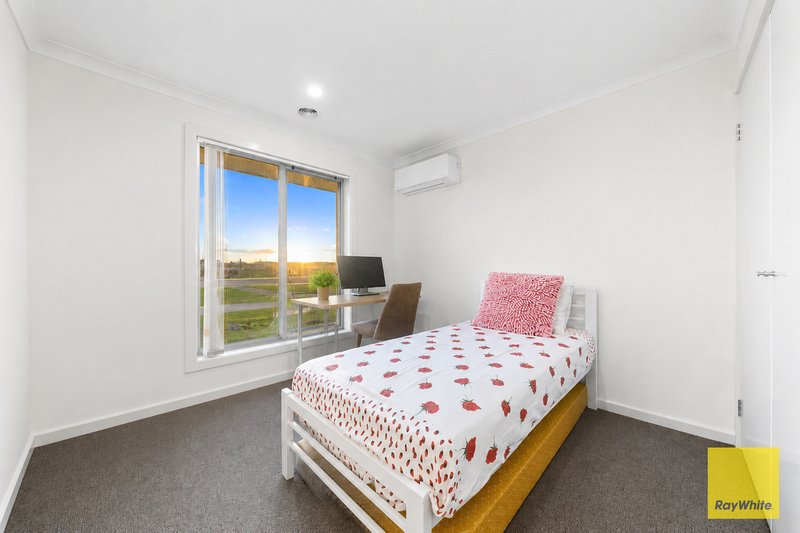 Photo - 12 Streamlet Boulevard, Tarneit VIC 3029 - Image 18