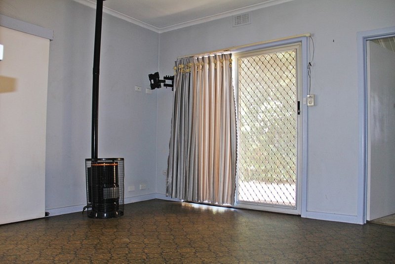 Photo - 12 Suffolk Street, Reservoir VIC 3073 - Image 4