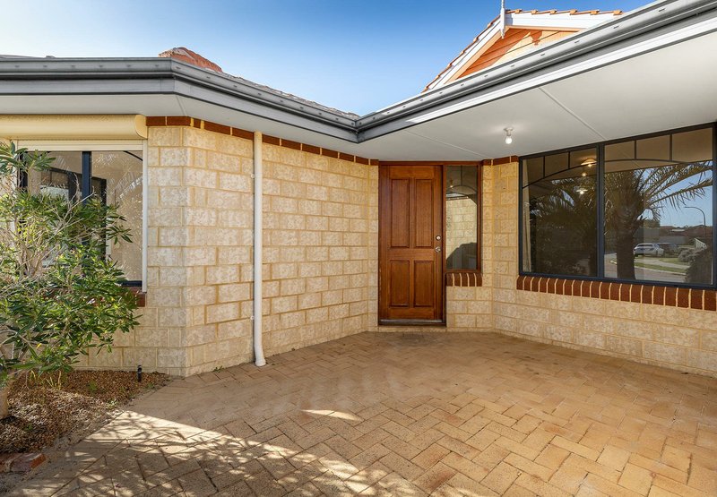 Photo - 12 Sugarloaf Close, Merriwa WA 6030 - Image 2