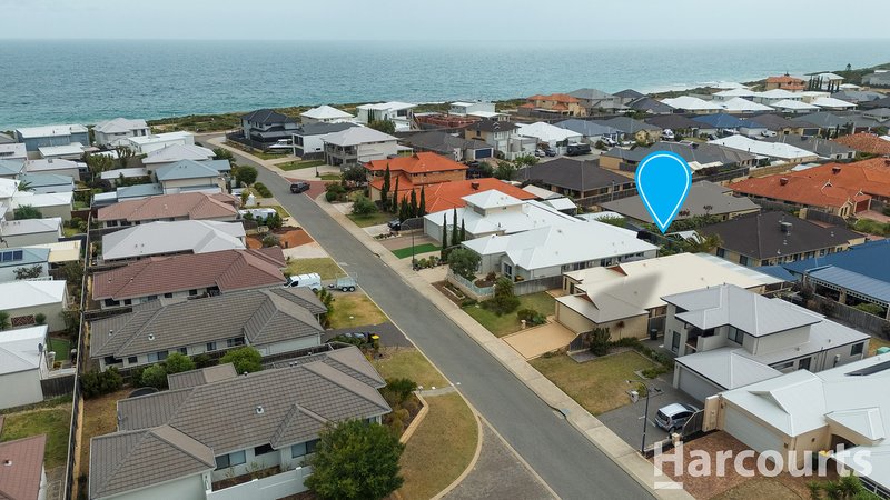 Photo - 12 Sugarwood Terrace, Halls Head WA 6210 - Image 2