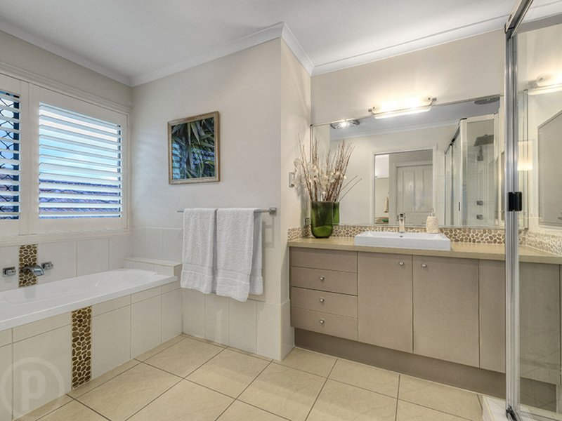 Photo - 12 Sunny Avenue, Wavell Heights QLD 4012 - Image 15