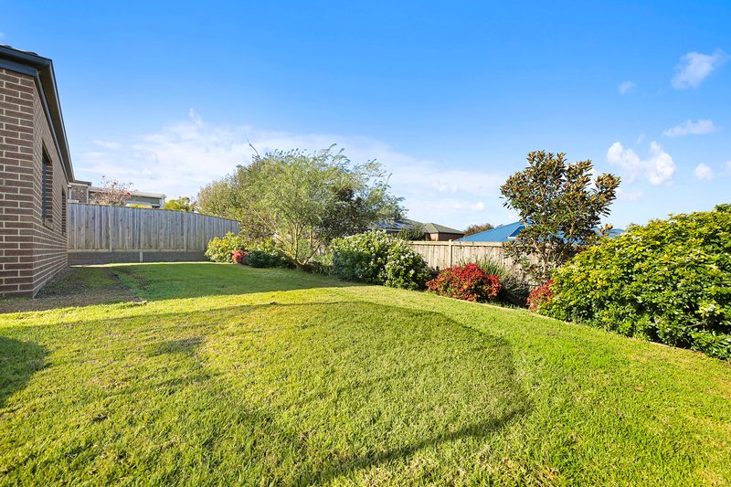 Photo - 12 Sunridge Avenue, Warragul VIC 3820 - Image 13