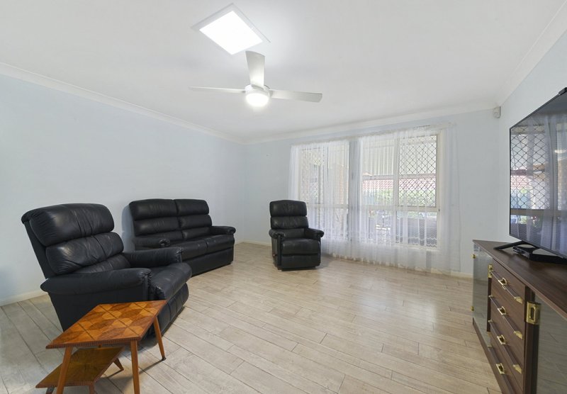 Photo - 12 Surround Street, Dakabin QLD 4503 - Image 5