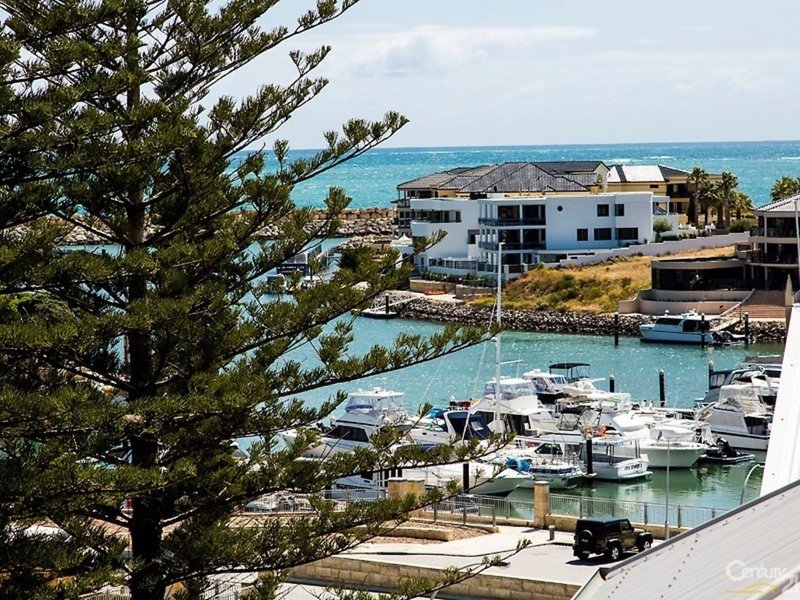 12 Swansea Promenade, Mindarie WA 6030