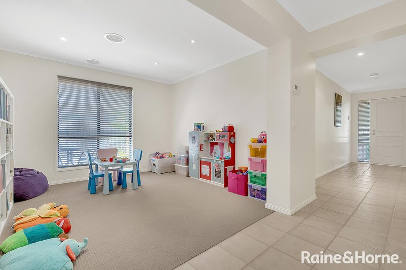 Photo - 12 Sweep Court, Sunbury VIC 3429 - Image 6