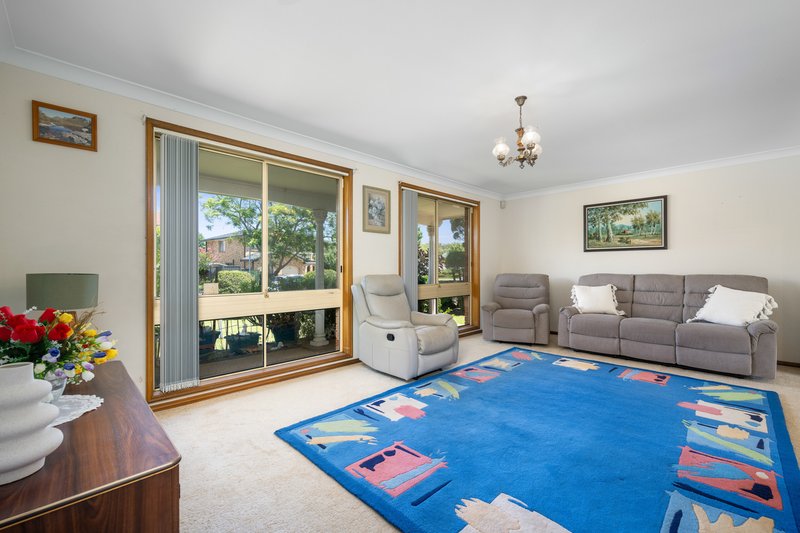 Photo - 12 Swinborne Cres , Wetherill Park NSW 2164 - Image 6