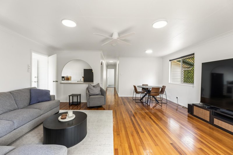 Photo - 12 Tabari Place, Eagleby QLD 4207 - Image 3