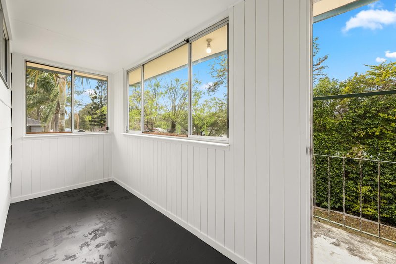 Photo - 12 Tabari Place, Eagleby QLD 4207 - Image 7