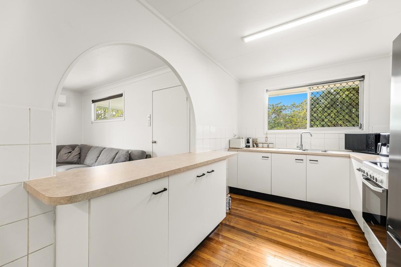 Photo - 12 Tabari Place, Eagleby QLD 4207 - Image 8