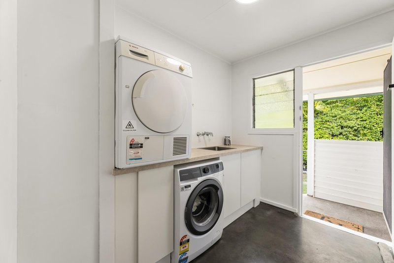 Photo - 12 Tabari Place, Eagleby QLD 4207 - Image 16