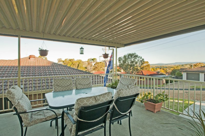 Photo - 12 Tait Avenue, Kanahooka NSW 2530 - Image 9