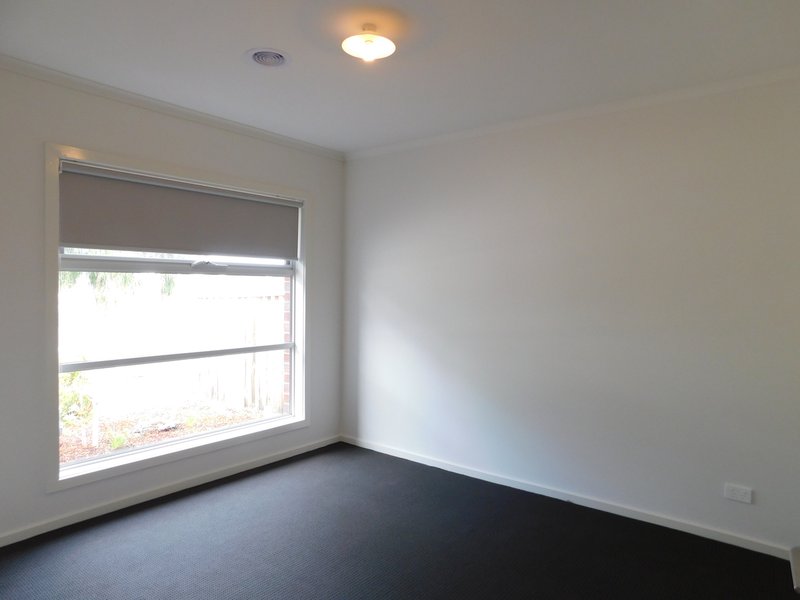 Photo - 12 Tallulah Avenue, Doreen VIC 3754 - Image 2