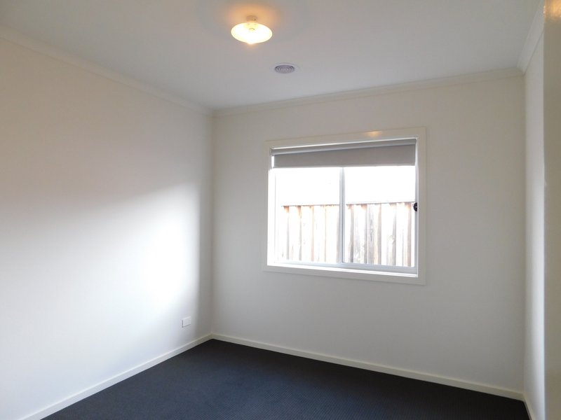 Photo - 12 Tallulah Avenue, Doreen VIC 3754 - Image 3