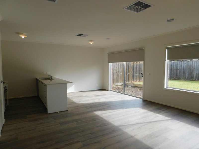 Photo - 12 Tallulah Avenue, Doreen VIC 3754 - Image 6