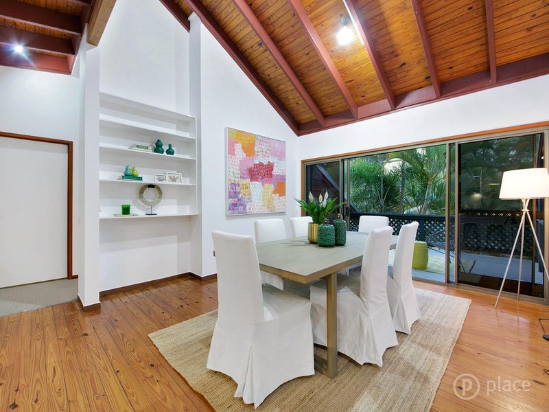 Photo - 12 Tamarix Street, Chapel Hill QLD 4069 - Image 7