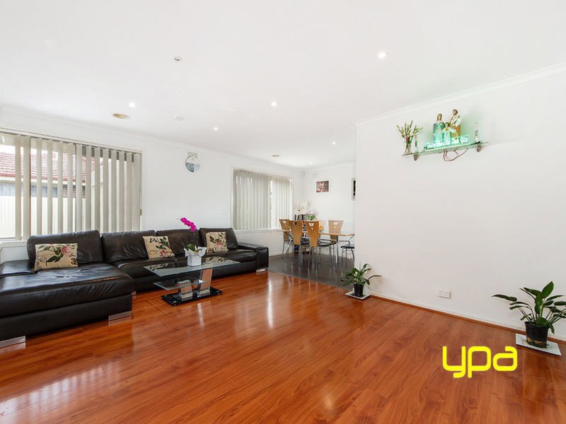 Photo - 12 Tanglewood Street, Kings Park VIC 3021 - Image 2