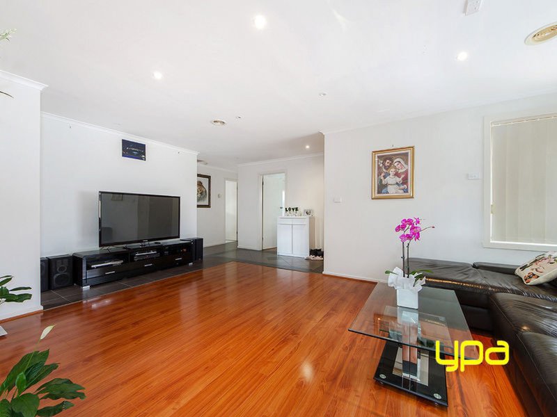 Photo - 12 Tanglewood Street, Kings Park VIC 3021 - Image 3