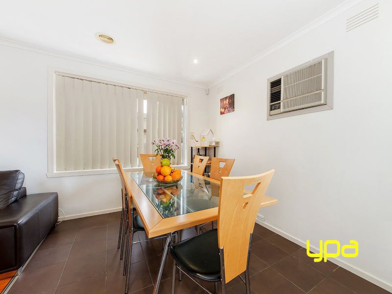 Photo - 12 Tanglewood Street, Kings Park VIC 3021 - Image 4