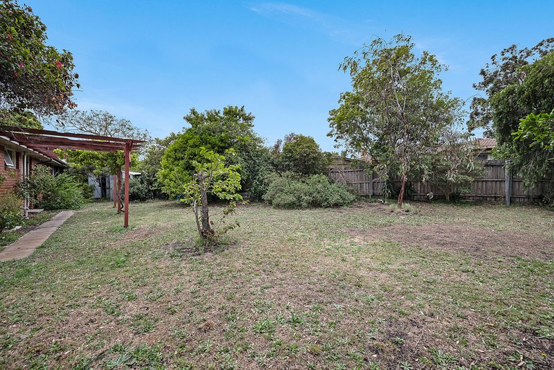 Photo - 12 Tarwarri Place, Burwood East VIC 3151 - Image 11