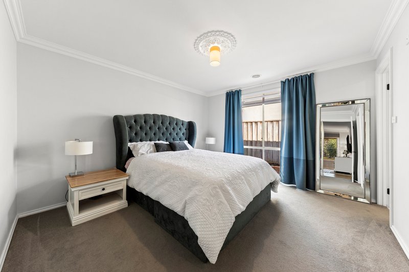 Photo - 12 Tasman Way, Pakenham VIC 3810 - Image 6