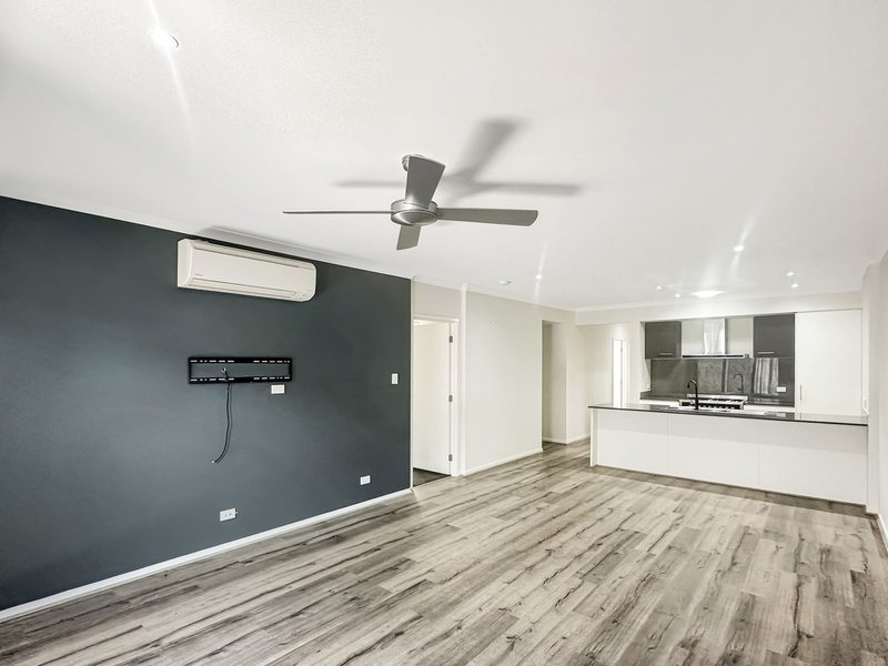 Photo - 12 Tempera Place, Yarrabilba QLD 4207 - Image 5