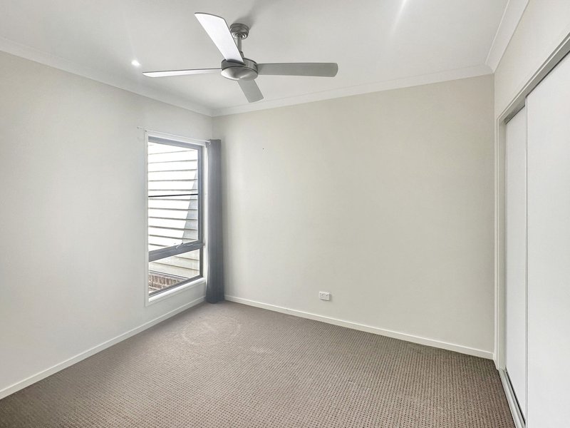 Photo - 12 Tempera Place, Yarrabilba QLD 4207 - Image 10