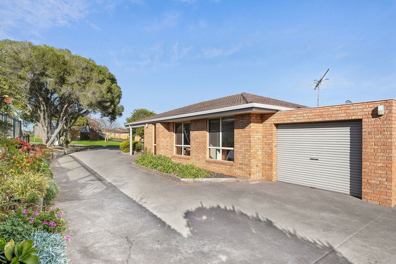 Photo - 1/2 The Fairway, North Geelong VIC 3215 - Image 9