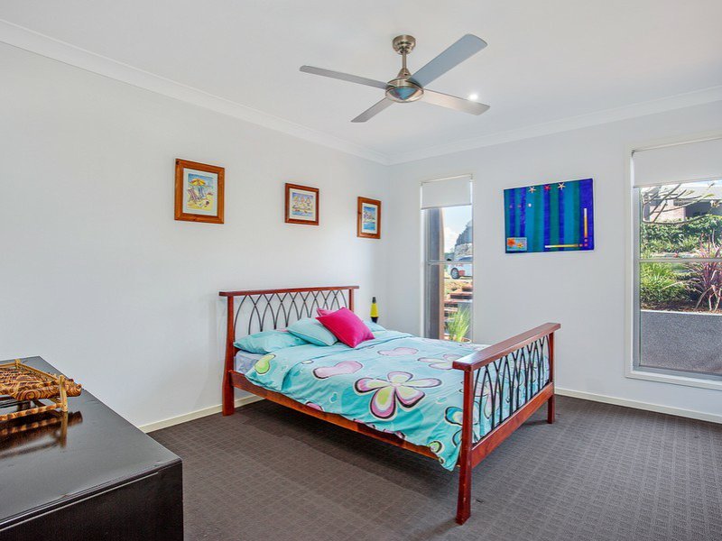 Photo - 12 Therese Mary Avenue, Carrara QLD 4211 - Image 17