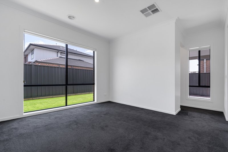 Photo - 12 Thunder Drive, Kalkallo VIC 3064 - Image 8