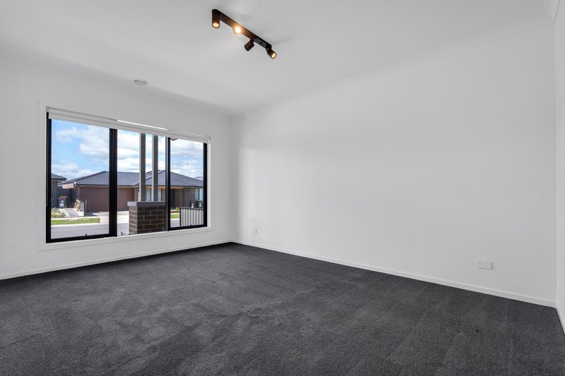 Photo - 12 Thunder Drive, Kalkallo VIC 3064 - Image 10