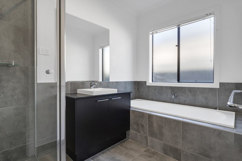 Photo - 12 Thunder Drive, Kalkallo VIC 3064 - Image 12