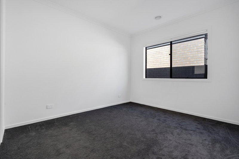Photo - 12 Thunder Drive, Kalkallo VIC 3064 - Image 14