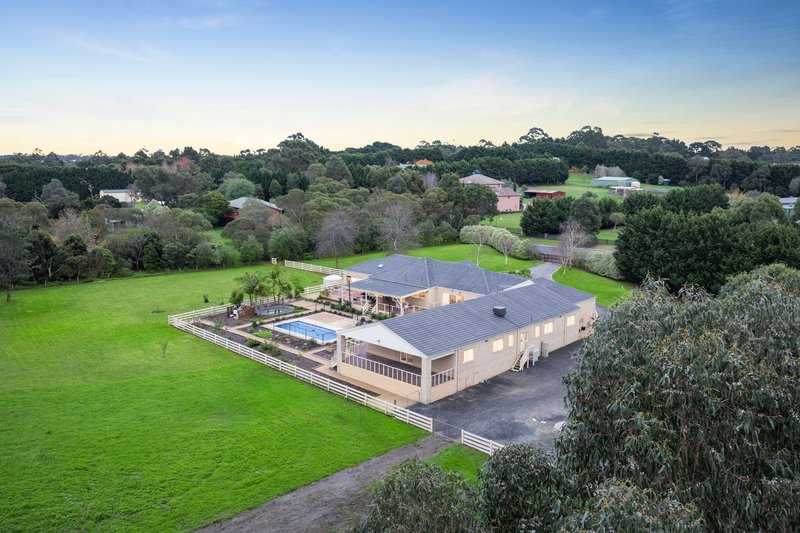 Photo - 12 Timarron Court, Langwarrin VIC 3910 - Image 5
